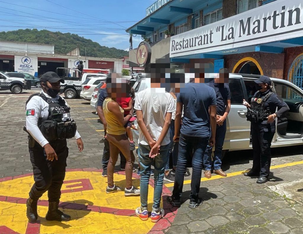 Resguarda SSP a 48 migrantes en Banderilla; hay siete detenidos