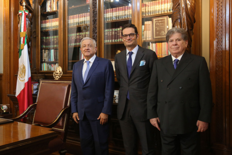 Presidente recibe a representantes de Multimedios y El País en Palacio Nacional