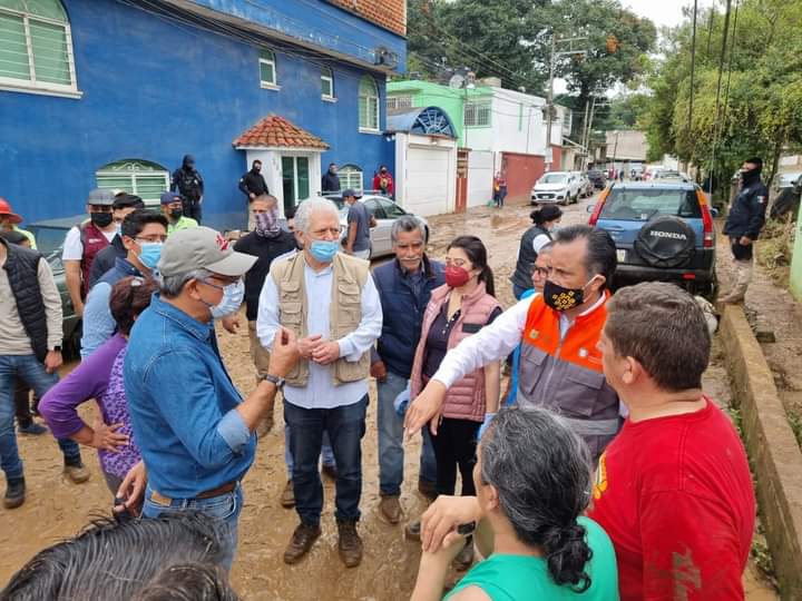 RECORREN EL GOBERNADOR Y PRESIDENTE MUNICIPAL ZONAS AFECTADAS EN XALAPA