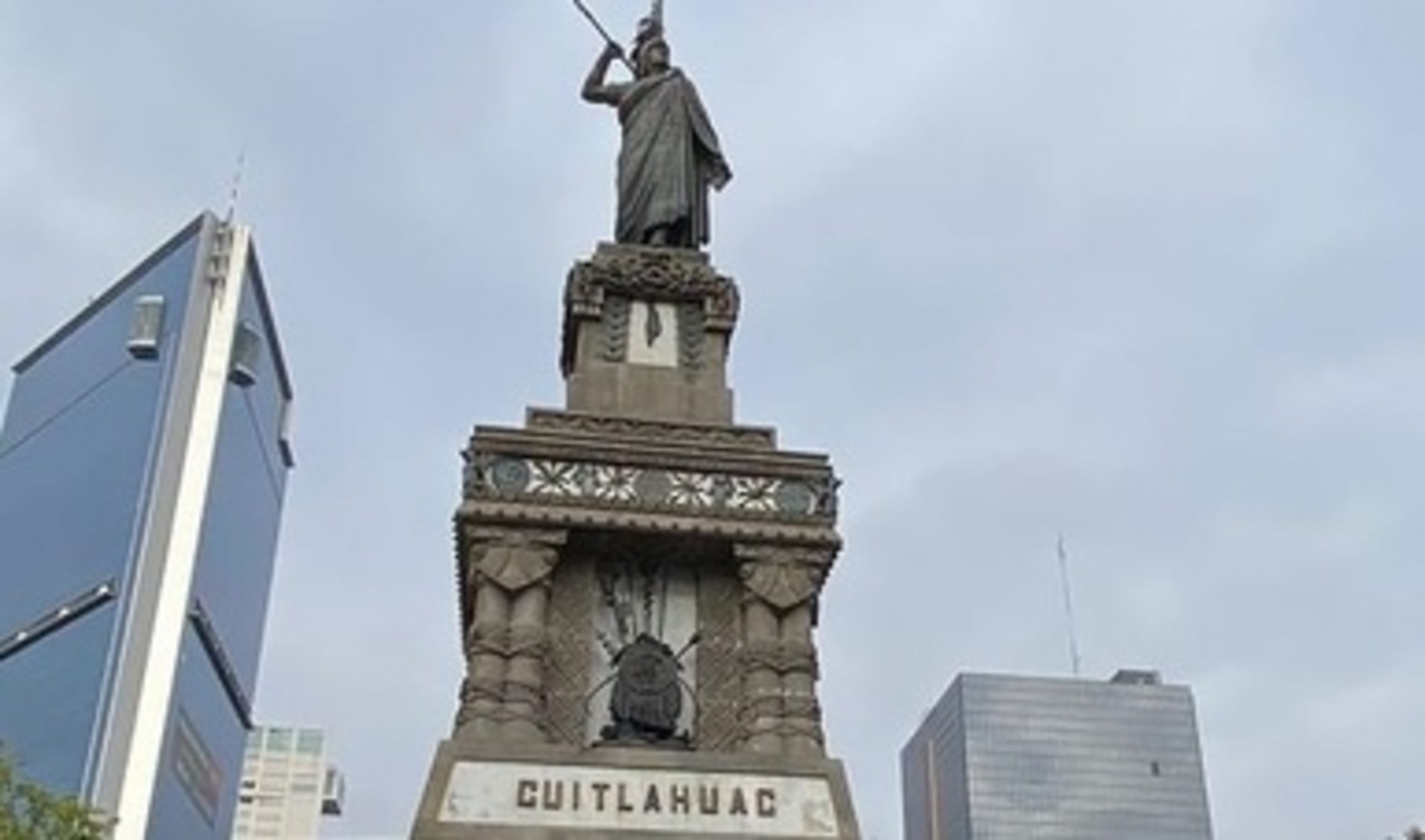 En homenaje al último tlatoani mexica, el INAH entregó la restauración del monumento a Cuauhtémoc, en la CDMX